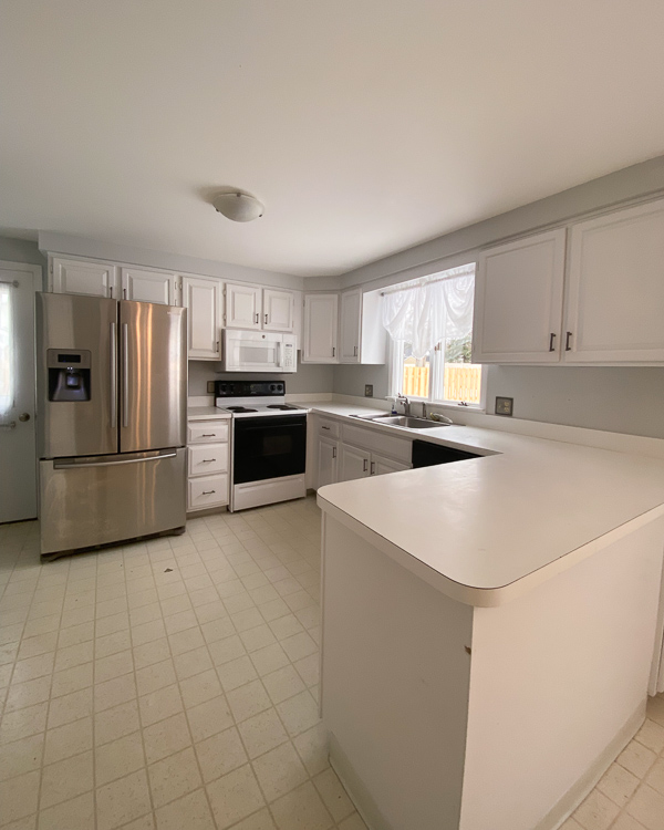 Before image of an outdated kitchen in hamburg